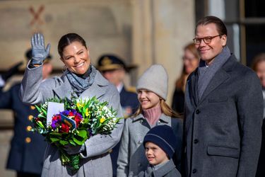 La princesse héritière Victoria de Suède avec le prince Daniel et leurs enfants la princesse Estelle et le prince Oscar à Stockholm, le 12 mars 2022