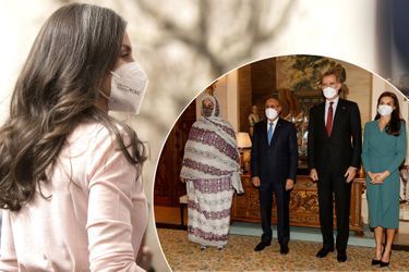 La reine Letizia d&#039;Espagne à Leon, le 15 mars 2022. En vignette avec le roi Felipe VI et le couple présidentiel mauritanien à Madrid, le 17 mars 2022