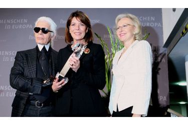 <br />
Karl Lagerfeld, Caroline, Angelika Diekmann (initiatrice du mouvement Menschen in Europa) 