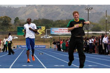 <br />
Mardi 6 mars. Sur le stade  de l’université des Caraïbes en Jamaïque avec Usain Bolt, l’homme le plus rapide du monde... après Harry. 