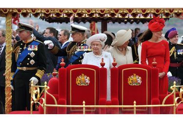 <br />
Charles, Philip, la Reine, Camilla et Kate, dimanche après-midi.