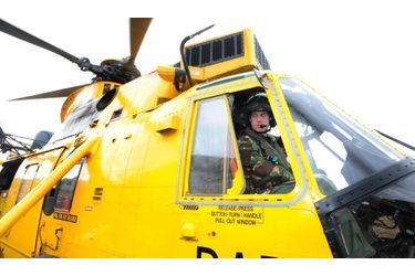 <br />
Le prince William a pris les commandes d&#039;un hélicoptère pour une simulation de sauvetage.