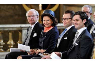 Le roi Carl XVI Gustaf, la reine Silvia, Prince Daniel et Prince Carl Philip assistent à une messe donnée à la chapelle royale de Stockholm. 