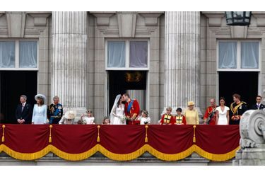 <br />
Le fameux baiser au balcon de Buckingham Palace.