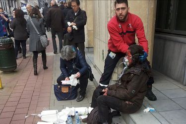 Les attentats ont fait de nombreuses victimes. Photo prise à la sortie de la station de métro Maalbeek