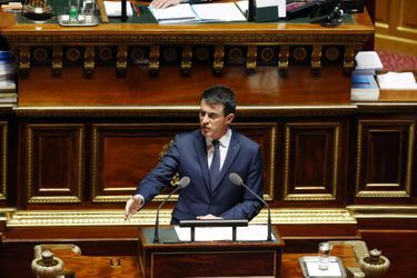 Le Premier ministre Manuel Valls a accusé les sénateurs de n'avoir "pas recherché" de consensus. 