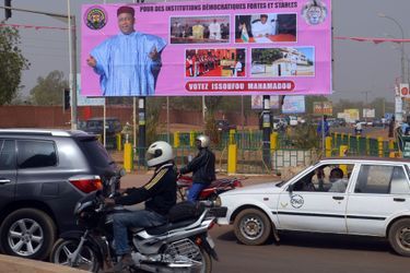 Une affiche de campagne du président sortant Mahamadou Issoufou. 