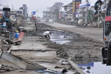 Une rue d'Ishinomaki dévastée après le séisme et le tsunami qui ont frappé le Japon en mars 2011. 