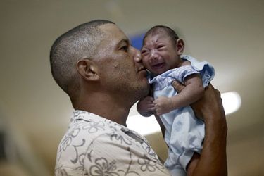 AU Brésil, la psychose s'est emparée des maternités. 