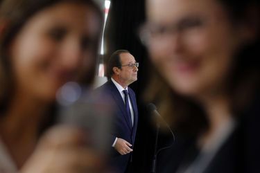 François Hollande lors d'une visite dans l'entreprise Showroomprivé.