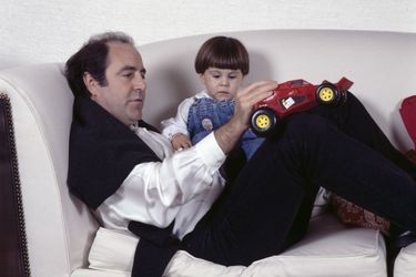 Michel Delpech chez lui en 1991 avec son fils Emmanuel