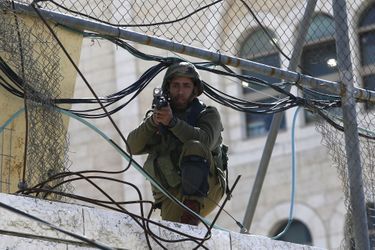 Un soldat israélien basé à Hébron, le 20 février 2016.