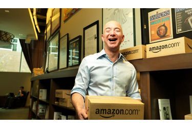 Jeff Bezos peut sourire dans la salle de repos de son site de Seattle : il est le maître du monde virtuel. 
