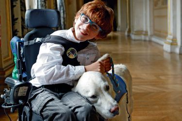 Lorsqu’il a eu Ecolo, grâce à l’association Handi’chiens, Léo, 10 ans, infirme moteur cérébral, a amélioré son autonomie et s’est ouvert aux autres. 