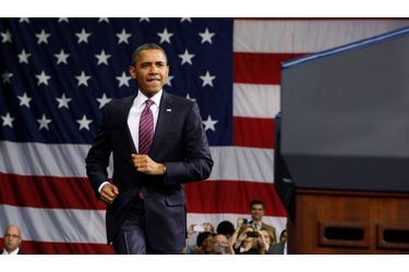 Barack Obama le 1er février dernier, alors qu'il s'apprête à s'installer à son pupitre pour une conférence.