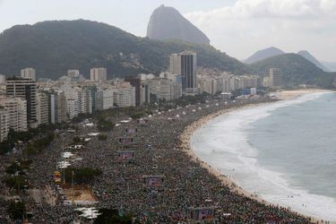 Dimanche 28 juillet, à Rio, la messe de clôture des 28es JMJ réunit quelque 3 millions de fidèles.
