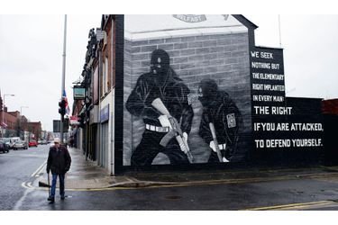 <br />
L’hostilité s’étale sur les façades. Ici, une fresque à la gloire del’UVF, un groupe paramilitaire loyaliste, sur Newtownards Road, Belfast-Est.