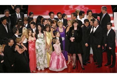 <br />
Une partie du casting des Feux de l'amour lors des Emmy Awards 2007.