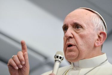 Le pape François dans l&#039;avion pour Rome, lundi 29 juillet, lors de sa conférence de presse