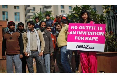 <br />
Une femme manifeste devant la cour de justice de New Delhi, en janvier dernier.