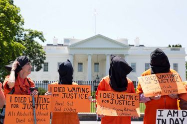 Une manifestation marquant les 100 jours de grève de la faim à Guantanamo devant la Maison Blanche, le 17 mai.