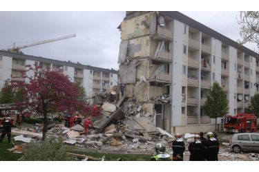 <br />
Un immeuble s&#039;est effondré à Reims, ce dimanche.