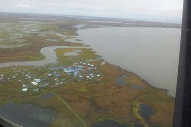Une vue aérienne de Newtok, déjà une île et bientôt submergée. 