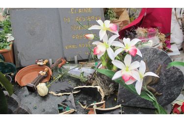 <br />
La tombe de Claude François a été vandalisée dans la nuit de vendredi à samedi.