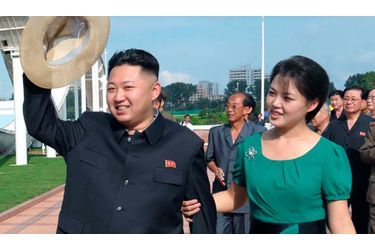 <br />
Kim Jong-Un et Ri Sol-Ju lors de la visite d’un parc d’attraction, le 25 juillet dernier.
