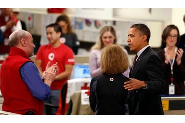 <br />
Obama au QG de la Croix Rouge à Washington.