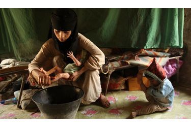 <br />
Yémen. Asia, 14 ans, ne joue plus à la poupée. Elle est déjà mère de deux enfants