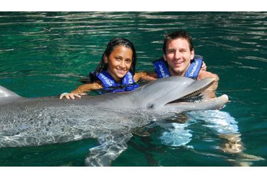<br />
Lionel Messi et sa compagne Antonella lors de vacances à Cancun en juillet 2010. 