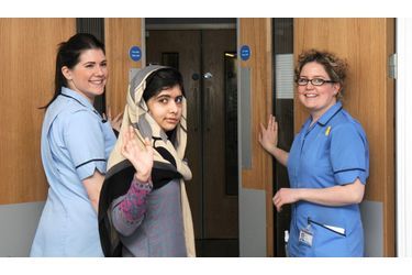 <br />
Malala est sortie de l'hôpital Queen Elizabeth de Birmingham ce vendredi, deux mois après la tentative d'assassinat dont elle a fait l'objet.