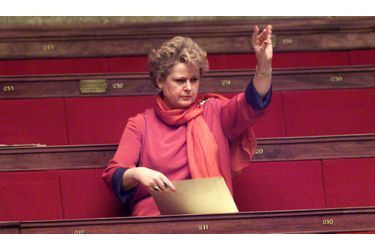 <br />
Christine Boutin à l'Assemblée nationale, le 2 décembre 1998, lors d'un débat sur le Pacs.