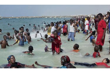 <br />
C’était le fief des « shebab » qui voulaient contrôler l’accès à la mer. La plage du Lido de Mogadiscio était interdite à ses habitants.