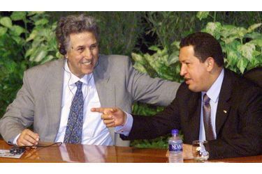 <br />
Ben Bella aux côtés d'Hugo Chavez, en 2001.