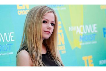 Avril Lavigne en compagnie d’une jolie brune