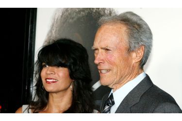 <br />
Clint Eastwood et son épouse, en 2010.