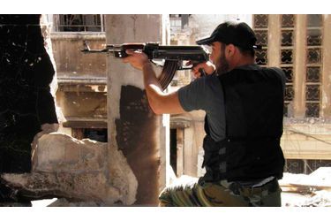 <br />
Un membre de l'armée syrienne libre (opposition).