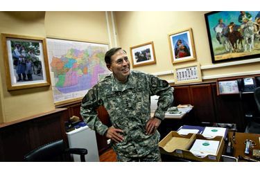 <br />
Le général David Petraeus, à son QG de Kaboul en octobre 2010. Alors commandant en chef de l&#039;Otan en Afghanistan, il avait reçu notre envoyé spécial Régis Le Sommier.