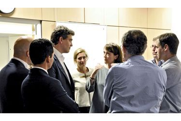 <br />
Il est 23 h 10 le 6 juillet 2012. Arnaud Montebourg, le ministre du Redressement productif, arrive dans la salle de crise au 101 boulevard Brune, à Paris. Les appels et les SMS sont en passe d’être rétablis.
