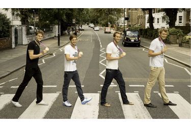 <br />
Sur le passage piéton d’Abbey Road, à Londres, rendu célèbre par les Beatles. Dans leur ordre de passage pour la course, de dr. à g., Amaury Leveaux , Fabien Gilot, Clément Lefert et Yannick Agnel.