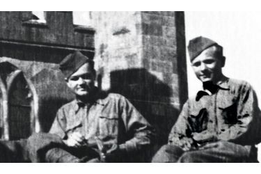<br />
27 mai 1942, les deux parachutistes et amis Josef Gabcik et Jan Kubis.