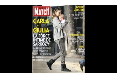 <br />
La couverture de notre magazine n°3278: Carla, lundi à Paris, son bébé dans les bras. 