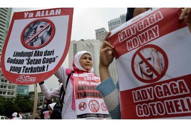<br />
Manifestation contre Lady GaGa à Jakarta.