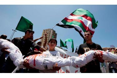 <br />
Le 30 mai, des Libanais sunnites ont manifesté à Tripoli en solidarité avec le peuple syrien, après le massacre de Houla.