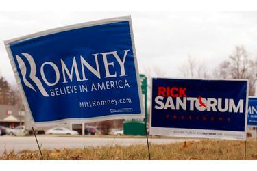 <br />
Des pancartes Romney et Santorum.