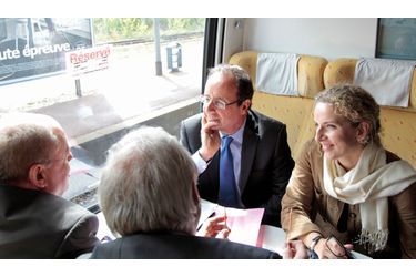 <br />
François Hollande et Delphine Batho prennent le train le 24 avril. 
