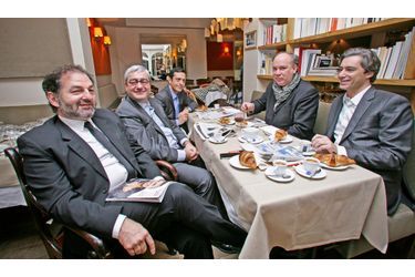 <br />
Au restaurant La Cigale-Récamier, lundi matin 21 novembre à 7 h 45.De g. à dr. :  Denis Olivennes, Emmanuel Hoog, Martin Ajdari, Marc Lambron et Laurent Solly.