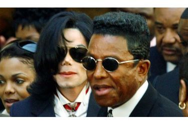 <br />
Michael et Jermaine Jackson en 2004.